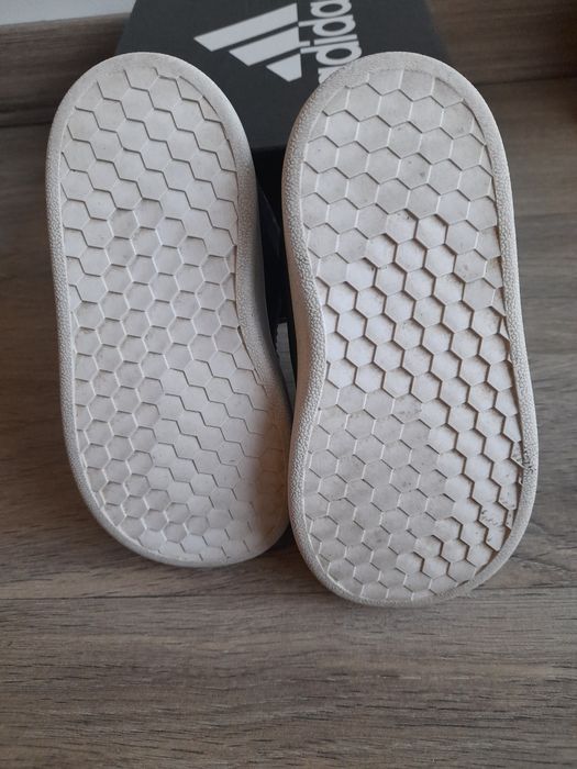 Маратонки Adidas ADVANTAGE