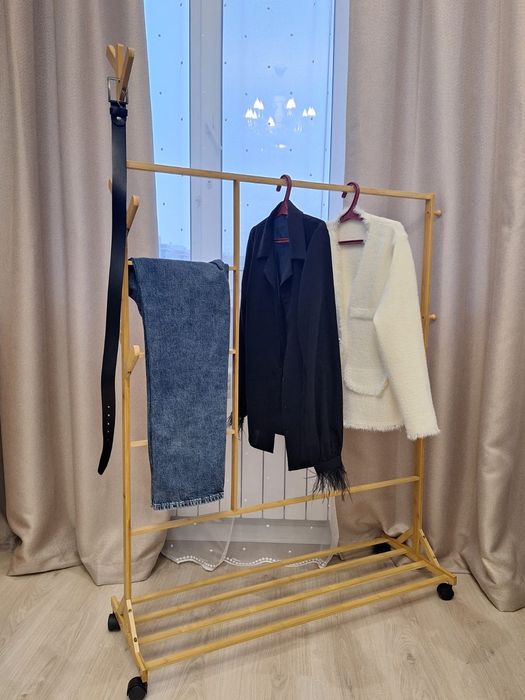 Вешалка напольная на колёсиках