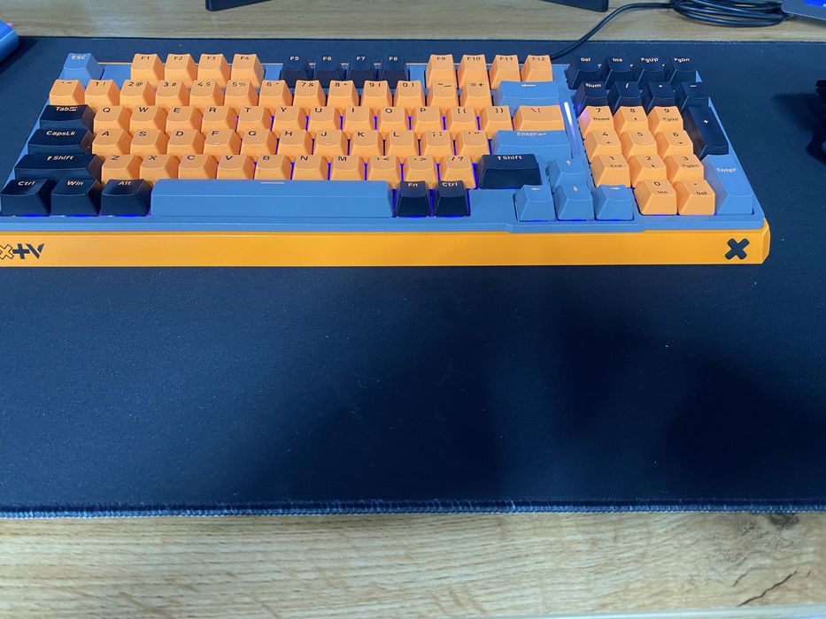 Продам механическую клавиатуру rapoo