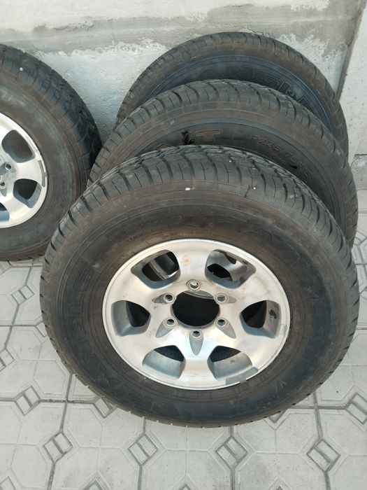 Покрышка комплект митсубиси делику