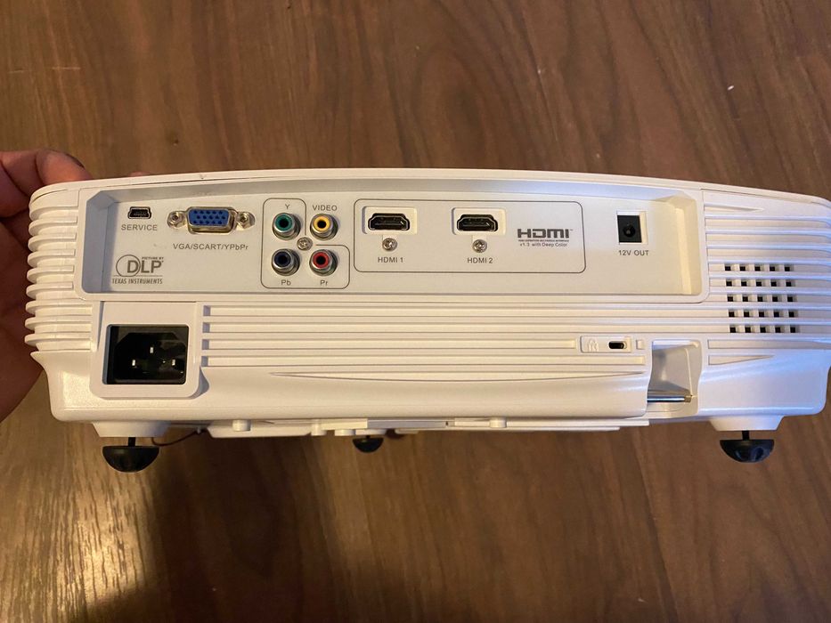 Video proiector NEC NP-V260 si Optoma fullHD