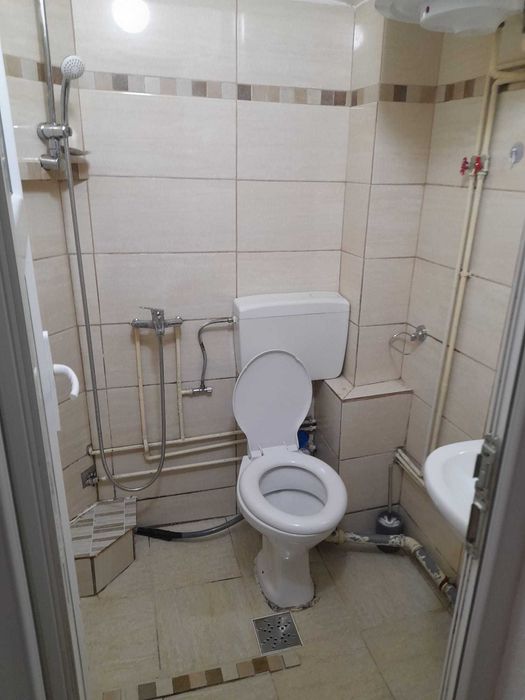 Închiriez garsoniera
