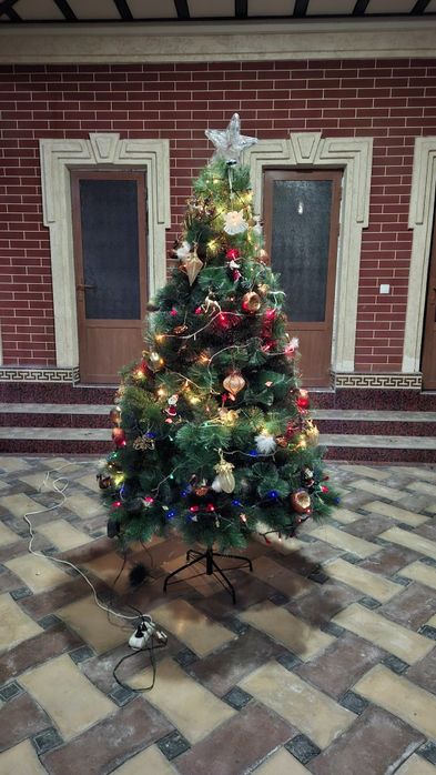 Продаётся ёлка длина 210 мтр