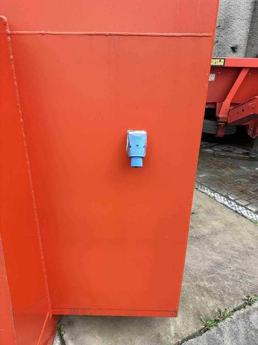Container container