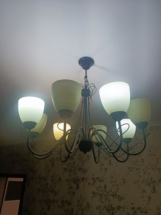 Продам люстру б/у