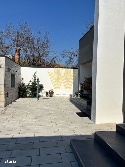Vila impresionanta de vanzare, zona Lunei