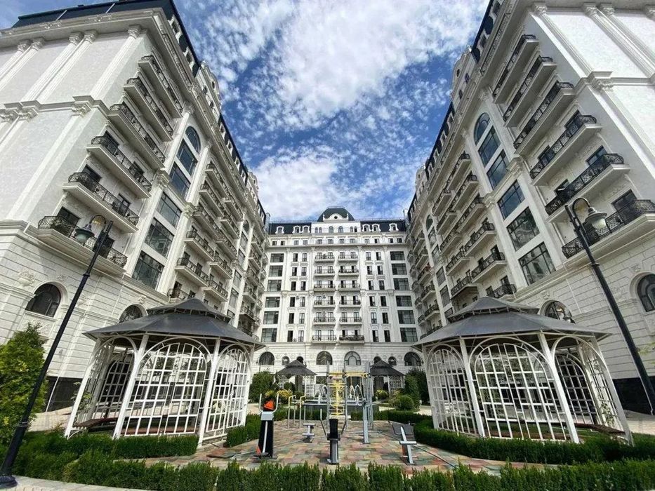 Жк Казахстан-Сдается новая квартира в элит комплексе!