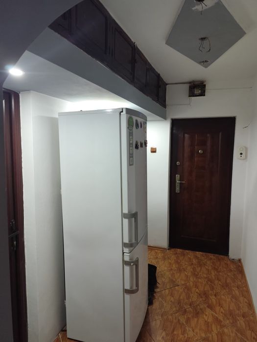 Vind apartament cu 2 camere semidecomandat