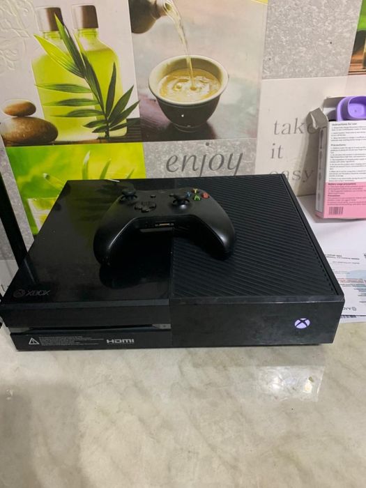 Продам xbox one на 500 гб
