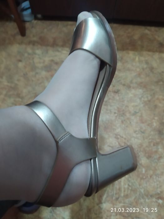 Босоножки женские золотистые