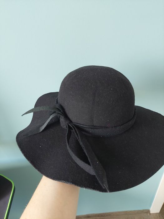 Есенни шапки черна и синя