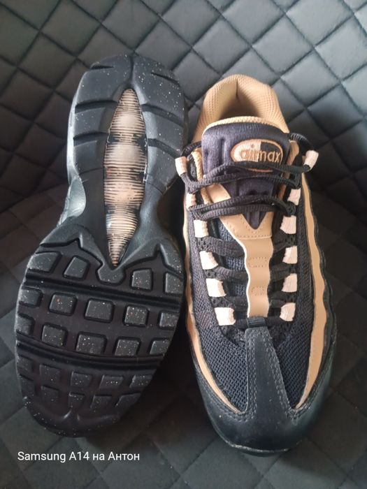 NIKE Air MAX 95 Black Elemental Gold