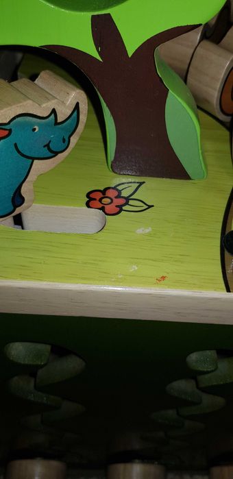 B. you дървено кубче, монтесори играчка.