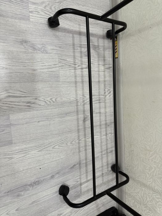 напольная вешалка с колесиками