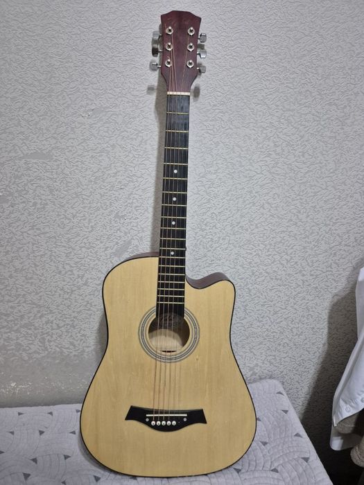 Гитара аккустическая