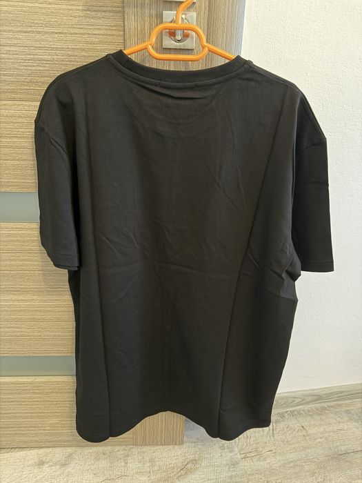 Tricou negru Loewe, bumbac 100%, masura L, logo brodat pe partea din fata
