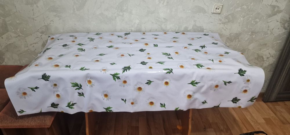 Продам стол с табуретками