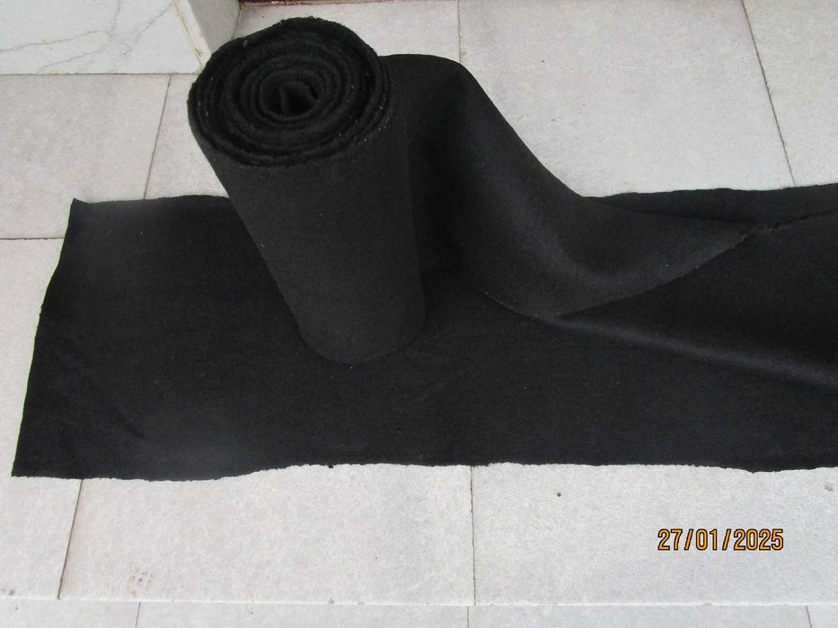 Автентичен, черен шаечен плат