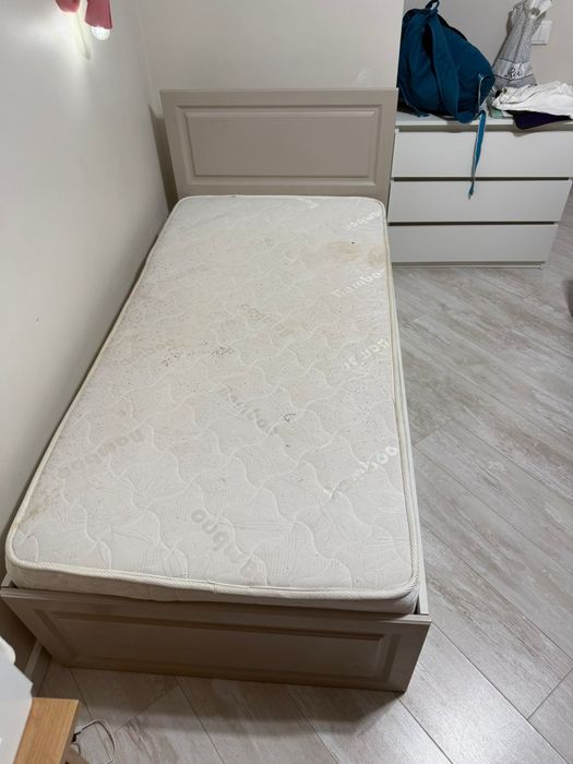 Продам  кровать б/у 90×160