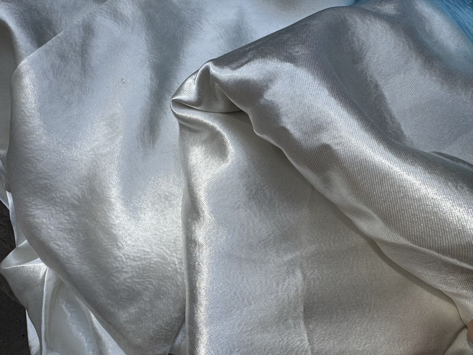 Продам шторы атлас белые