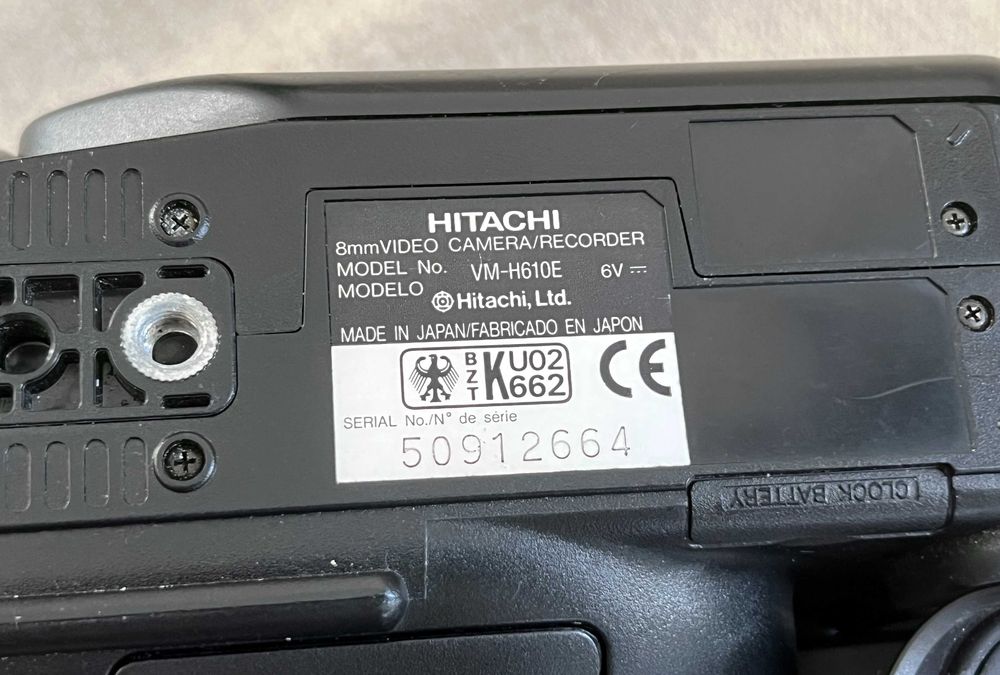 Camera video Hitachi VM-H610E Hi8 PAL cu incarcator si acumulatori