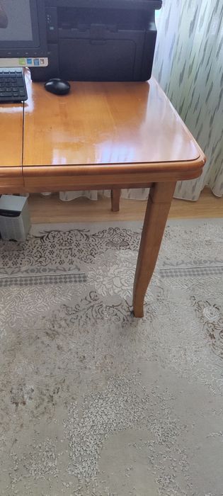 Стол для зала или кухни