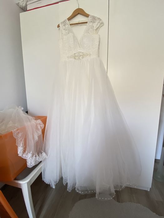 Rochie mireasa, voal, crinolina