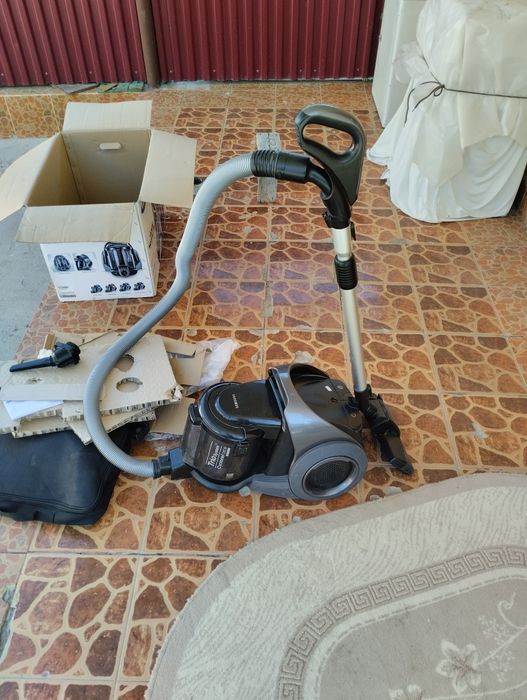 Моющий пылесос Samsung VW9000