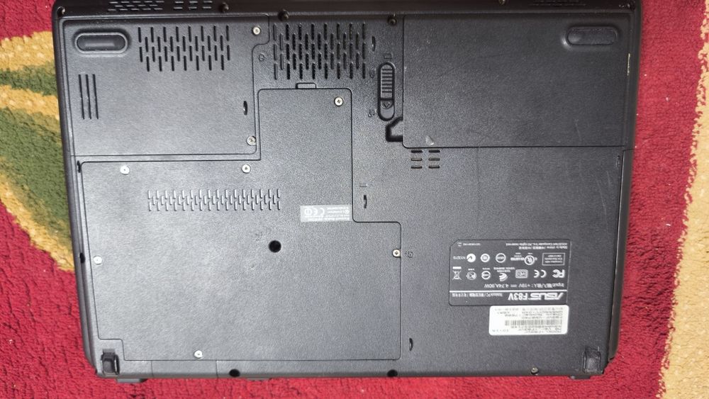 Ноутбук ASUS F83FV