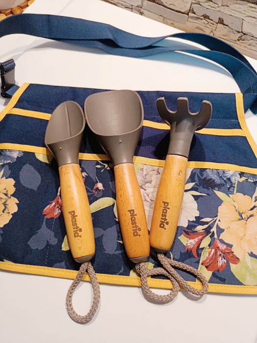 Сумка садовая с инструментами.