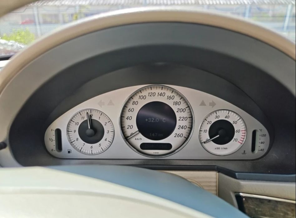 Mercedes Benz автомобил