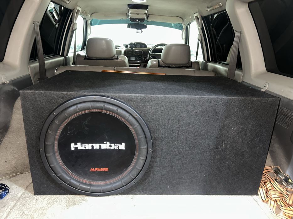 Продам сабвуфер с усилителем