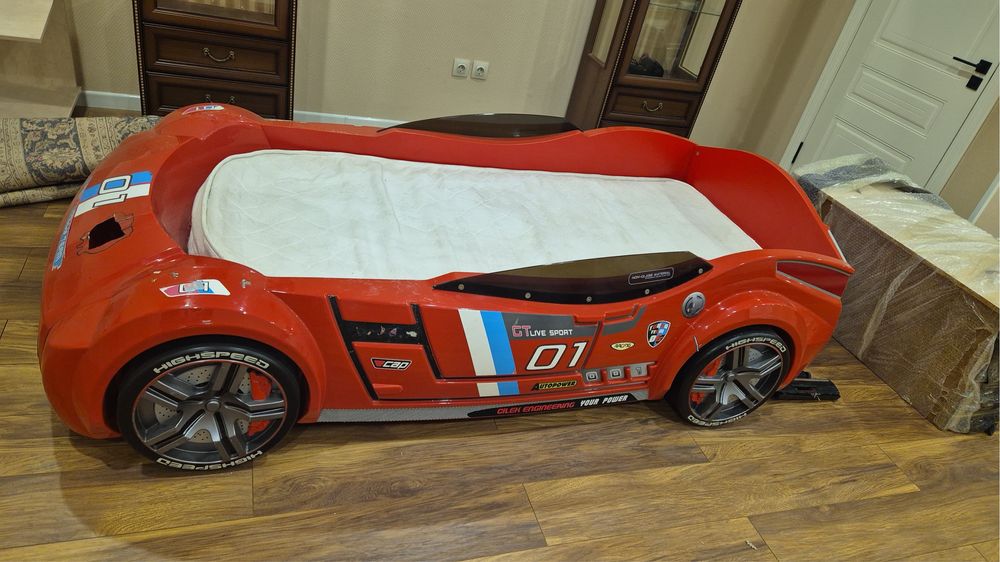 Кровать детская и комод