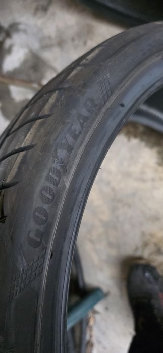 Гуми 2бр  225/35/20  - 1бр  - 115 евро