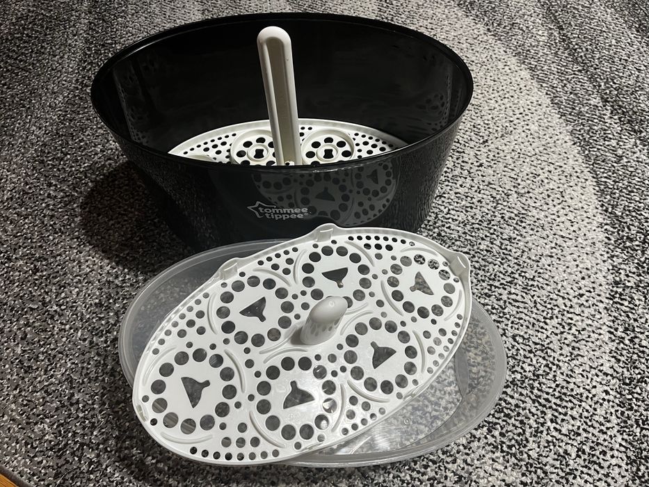 Стерилизатор за бебешки шишета и биби Tommee Tippee