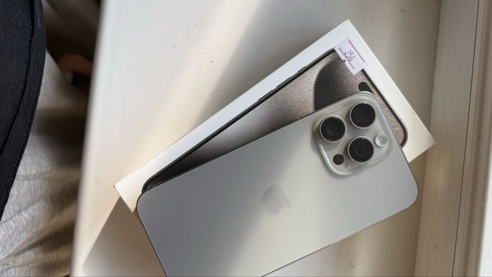 Iphone 15 pro max 256 гб    В идеальтном состояний
