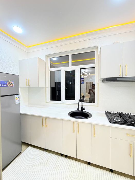 Чиланзар -2 кв 2-3/1/4.48м2 Срочно Продам квартиру срочно