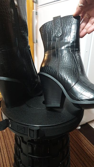 Papuci.pantofi.cizme.adidasi