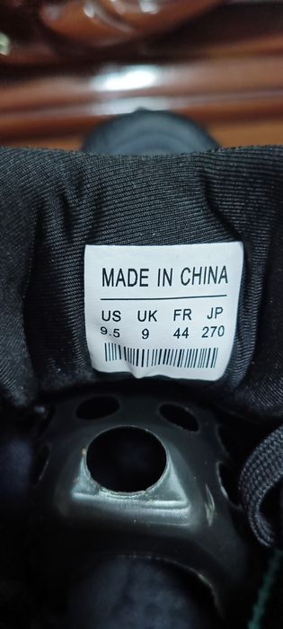 Продам мужские кроссовки