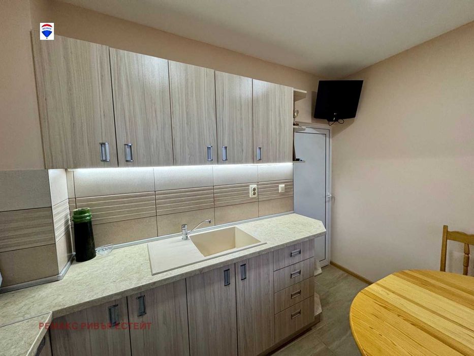 Дава се под наем Тристаен апартамент в Русе, Здравец - 82 кв.м за 408.51 € - Снимка #4