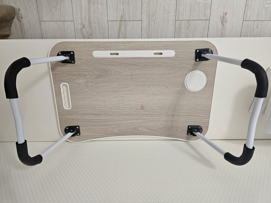 Стол для ноутбука