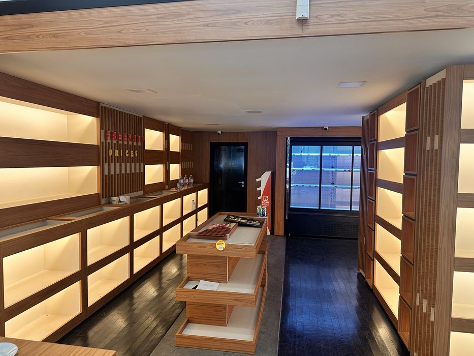 Дава се под наем Магазин в Русе, Център - 230 кв.м за 1000 € - Снимка #4