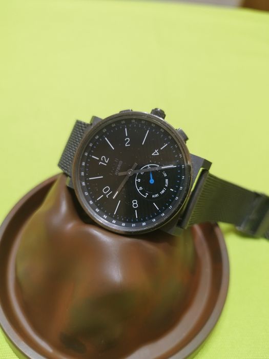 Продавам смарт часовник FOSSIL