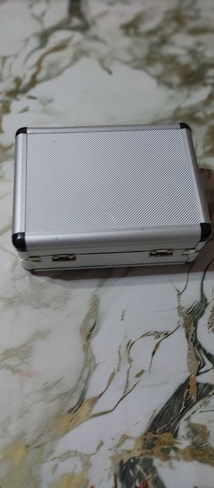 Продам акумуляторая электро атвертка полный набор