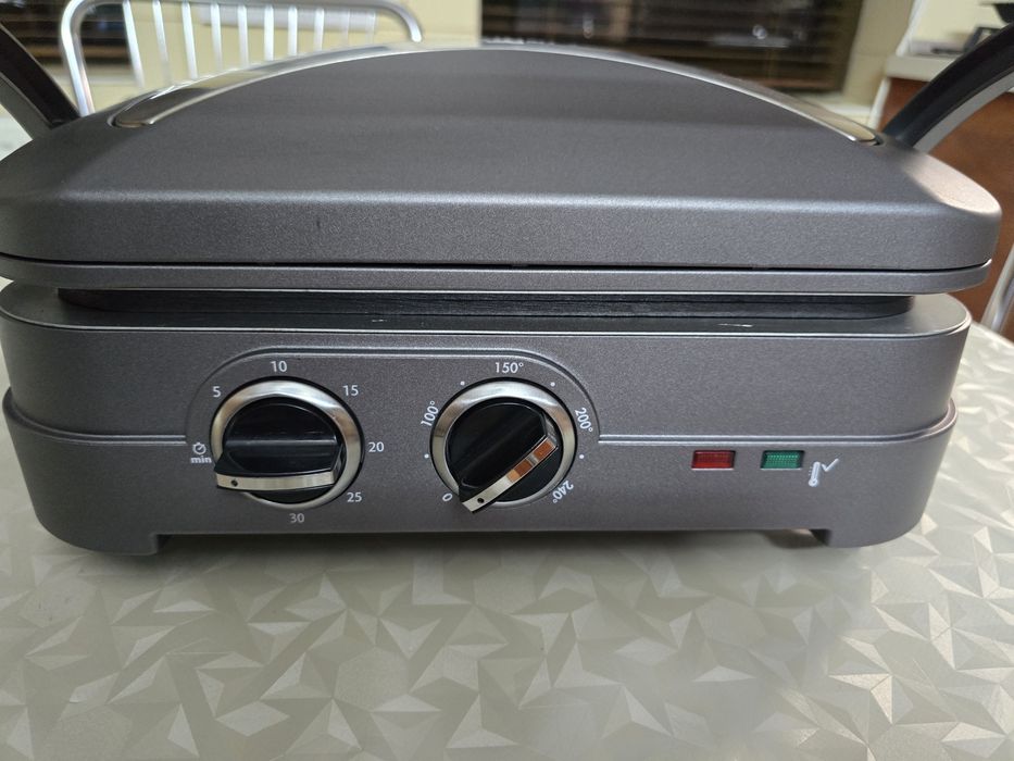 Gratar electric Cuisinart GR47E (1600W, 240°C, plăci de aluminiu)