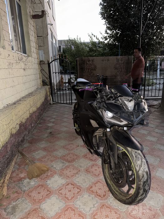 Yamaha r3(replica)