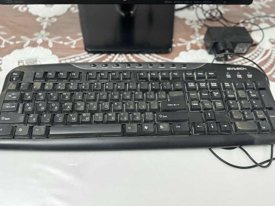 LG монитор и клавитура.