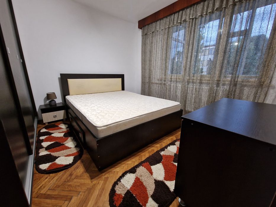 Apartament 2 camere de închiriat – Zona centrala(MC Donalds Piata MARE) zonă verde și liniștită, ideal pentru studenți și tineri profesioniști