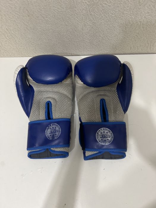 Продаю перчатки top ten wako