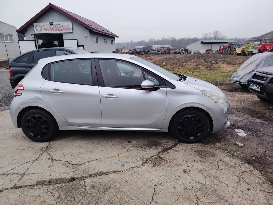 Peugiot 208 an 2015  motorizare 1.4 diesel